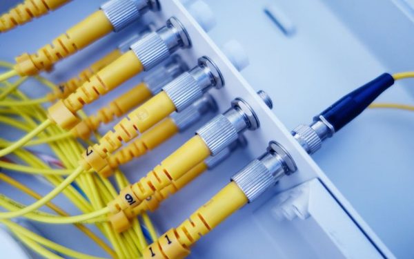ติดตั้งกล้องวงจรปิดระยะไกลด้วย Fiber Optic: คุณภาพสูง เสถียรภาพดี